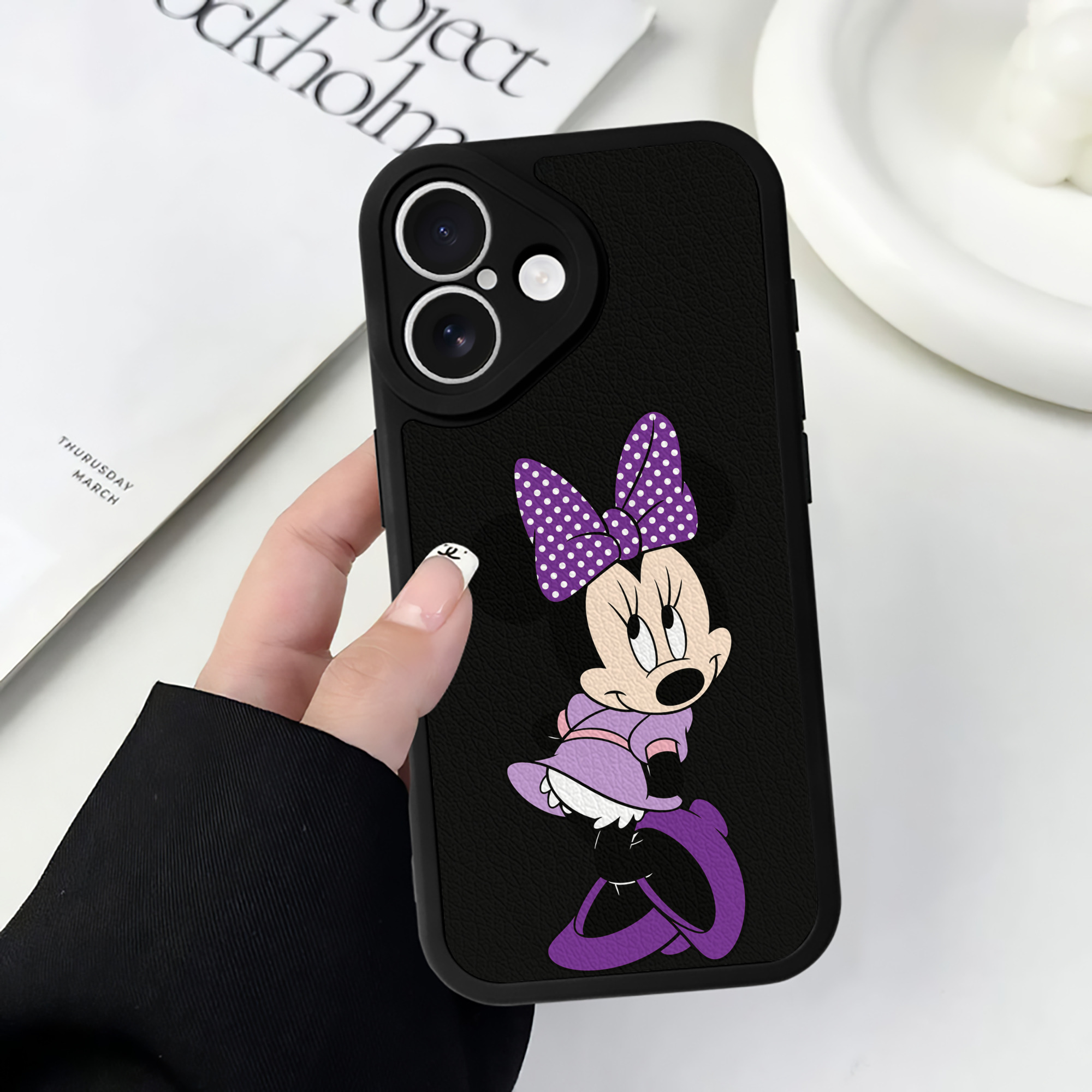 （画像用） ミッキーマウス Mickey Mouse 【iPhone 16シリーズ対応】シリコンスマホケース（レザー調） 材質：シリコン